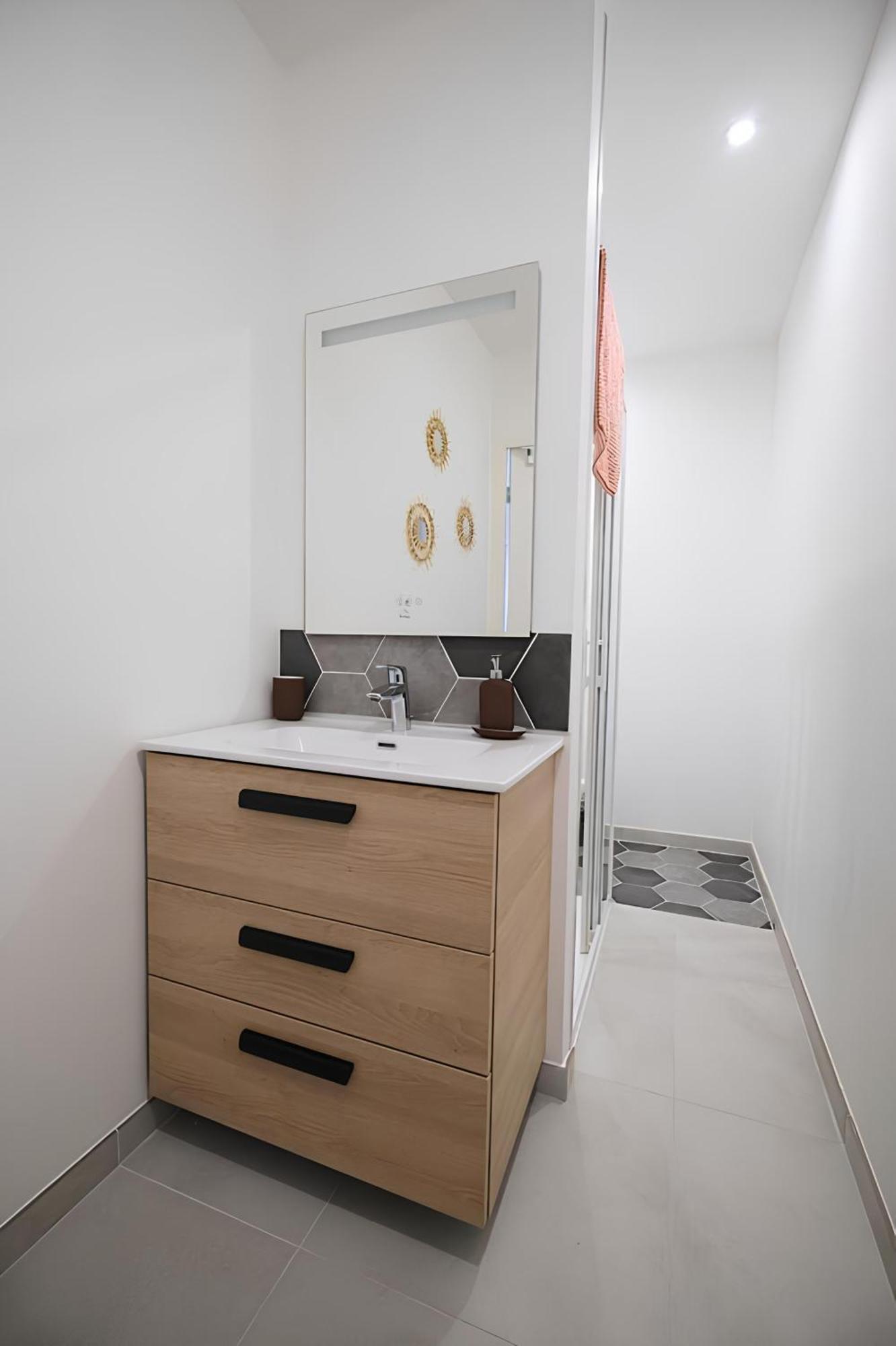 Dewailly, 2 Chambres, 3 Lits, Elegant, 700M Centre Ville أميا المظهر الخارجي الصورة